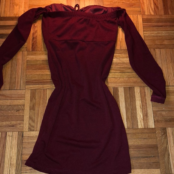 Off the shoulder Burgundy dress - Picture 4 of 5